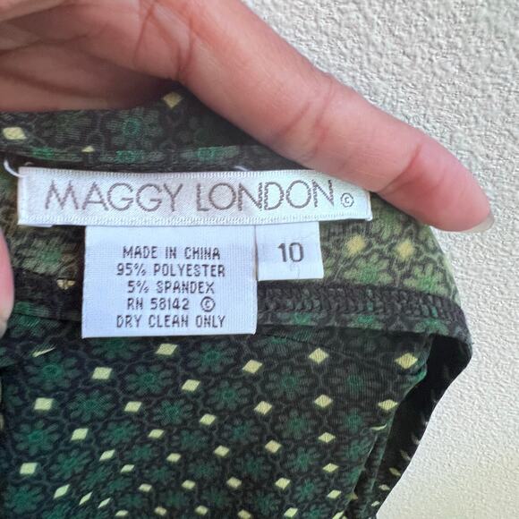 Maggy London V-Neck 1/4 Sleeve Geometric Green Yellow Print Mod Dress Size 10 - Picture 3 of 8